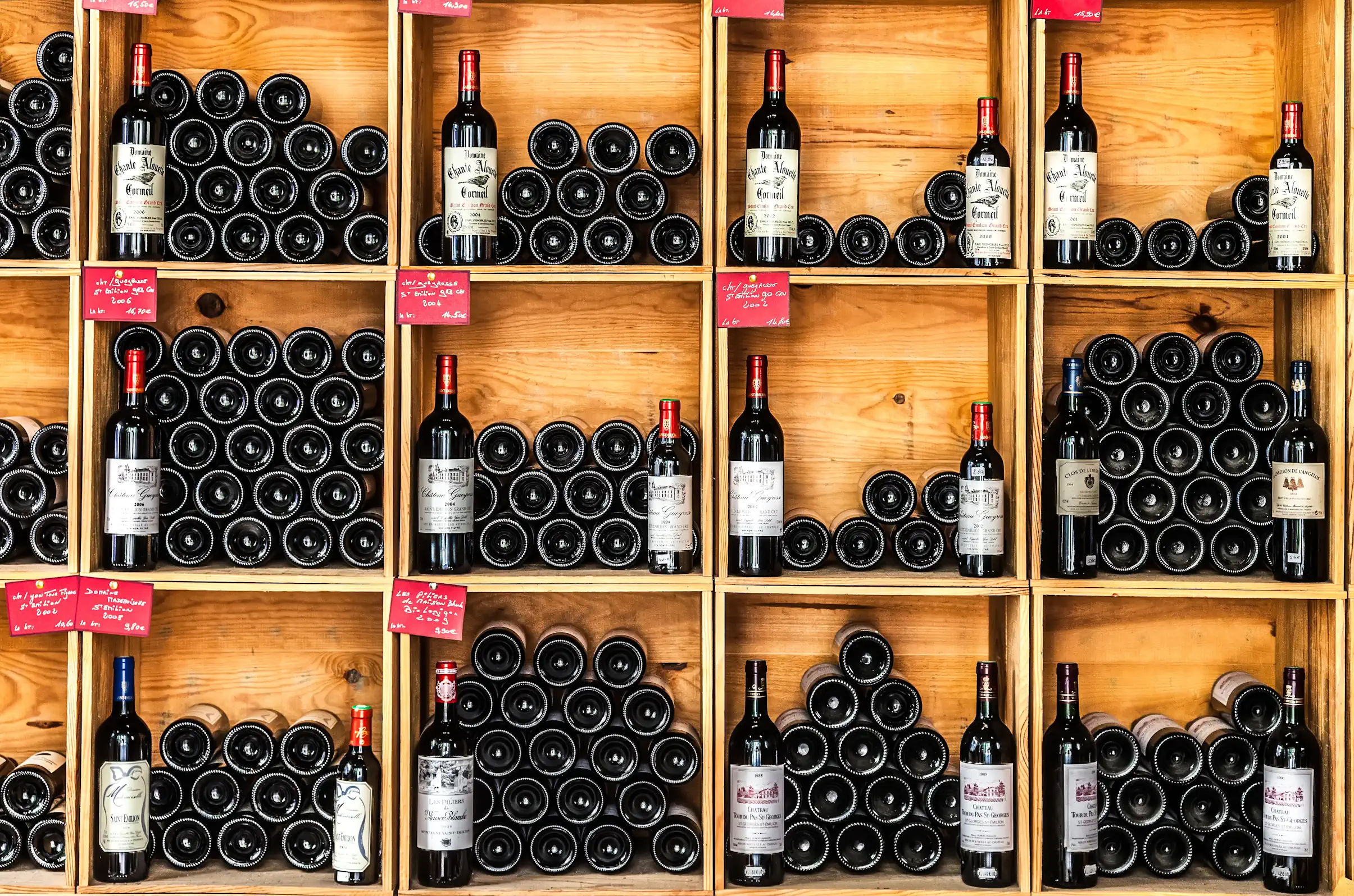 Ist teurer Wein immer besser? Eine kritische Betrachtung des Preis-Qualitäts-Mythos Ist teurer Wein immer besser? Eine kritische Betrachtung des Preis-Qualitäts-Mythos