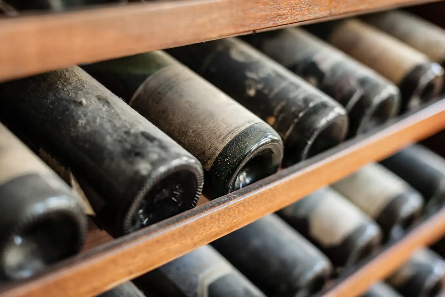 Weinauktionen und seltene Weine – Die überraschende Wahrheit hinter den Rekorden Weinauktionen und seltene Weine – Die überraschende Wahrheit hinter den Rekorden